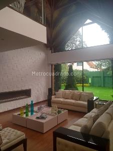 Casa de 5 alcobas en venta en San Jose De Bavaria, Bogotá, 540 m² · foto 2 de 16