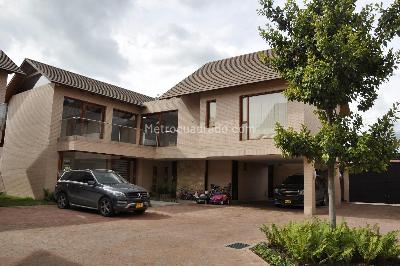 Casa de 5 alcobas en venta en San Jose De Bavaria, Bogotá, 570 m² · foto 2 de 19