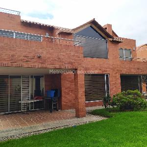Casa de 4 alcobas en venta en San Jose De Bavaria, Bogotá, 560 m² · foto 2 de 20