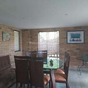 Casa de 4 alcobas en venta en San Jose De Bavaria, Bogotá, 240 m² · foto 3 de 6