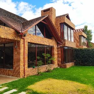 Casa de 4 alcobas en venta en San Jose De Bavaria, Bogotá, 480 m² · foto 1 de 19