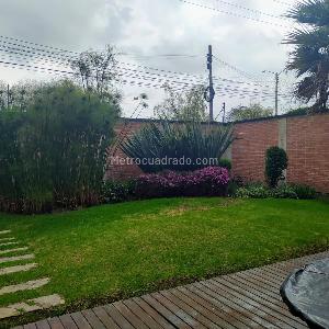 Casa de 3 alcobas en venta en San Jose De Bavaria, Bogotá, 340 m² · foto 1 de 17