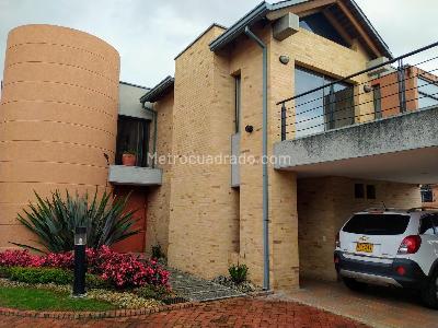 Casa de 5 alcobas en venta en San Jose De Bavaria, Bogotá, 360 m² · foto 14 de 17