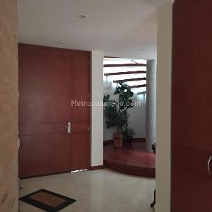 Casa de 5 alcobas en venta en San Jose De Bavaria, Bogotá, 360 m² · foto 3 de 17