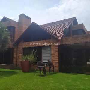 Casa de 4 alcobas en venta en San Jose De Bavaria, Bogotá, 460 m² · foto 2 de 10