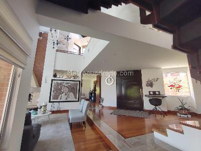 Casa de 4 alcobas en venta en San Jose De Bavaria, Bogotá, 340 m² · foto 4 de 10