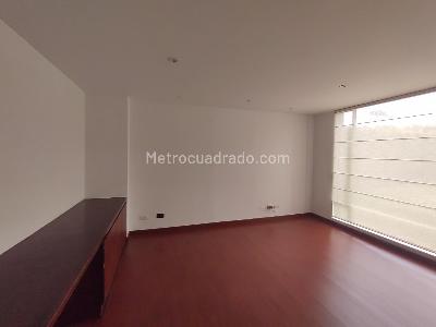 Casa de 5 alcobas en venta en San Jose De Bavaria, Bogotá, 460 m² · foto 2 de 17