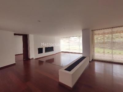 Casa de 5 alcobas en venta en San Jose De Bavaria, Bogotá, 460 m² · foto 4 de 17
