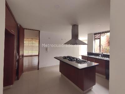 Casa de 5 alcobas en venta en San Jose De Bavaria, Bogotá, 460 m² · foto 5 de 17