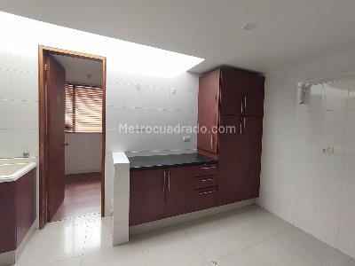 Casa de 5 alcobas en venta en San Jose De Bavaria, Bogotá, 460 m² · foto 6 de 17