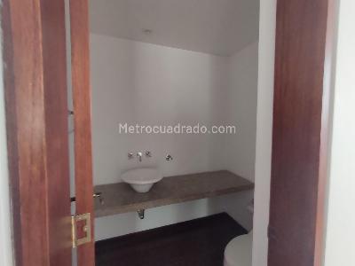 Casa de 5 alcobas en venta en San Jose De Bavaria, Bogotá, 460 m² · foto 9 de 17