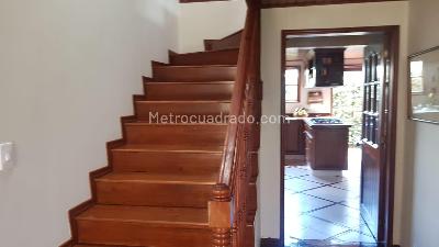 Casa de 4 alcobas en venta en San Jose De Bavaria, Bogotá, 280 m² · foto 2 de 8