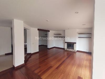 Casa de 3 alcobas en venta en San Jose De Bavaria, Bogotá, 340 m² · foto 3 de 19