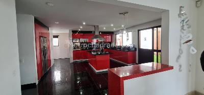 Casa de 5 alcobas en venta en San Jose De Bavaria, Bogotá, 430 m² · foto 12 de 16