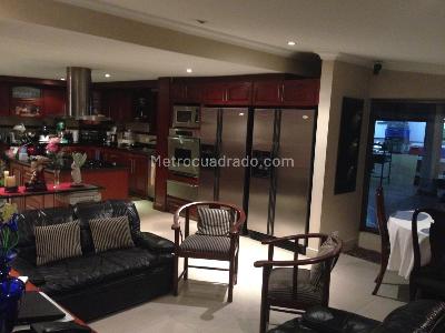 Casa de 4 alcobas en venta en San Jose De Bavaria, Bogotá, 340 m² · foto 2 de 17