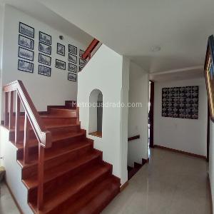 Casa de 4 alcobas en venta en San Jose De Bavaria, Bogotá, 380 m² · foto 17 de 20