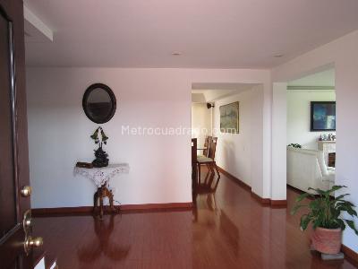 Casa de 4 alcobas en venta en San Jose De Bavaria, Bogotá, 380 m² · foto 2 de 20