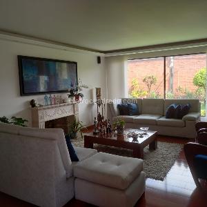 Casa de 4 alcobas en venta en San Jose De Bavaria, Bogotá, 380 m² · foto 3 de 20