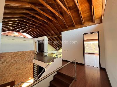 Casa de 5 alcobas en venta en San Jose De Bavaria, Bogotá, 560 m² · foto 4 de 14
