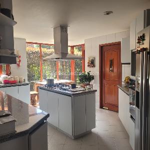 Casa de 4 alcobas en venta en San Jose De Bavaria, Bogotá, 380 m² · foto 6 de 17