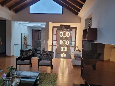 Casa de 4 alcobas en venta en San Jose De Bavaria, Bogotá, 380 m² · foto 3 de 12
