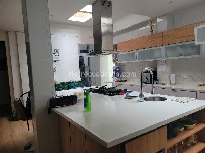 Casa de 4 alcobas en venta en San Jose De Bavaria, Bogotá, 380 m² · foto 4 de 12