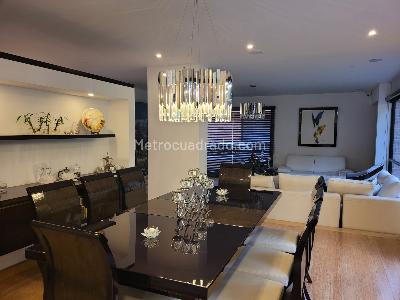 Casa de 4 alcobas en venta en San Jose De Bavaria, Bogotá, 380 m² · foto 2 de 12
