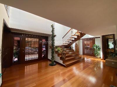 Casa de 4 alcobas en venta en San Jose De Bavaria, Bogotá, 480 m² · foto 2 de 14