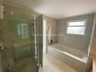 Casa de 4 alcobas en venta en San Jose De Bavaria, Bogotá, 400 m² · foto 7 de 16