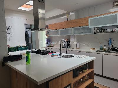 Casa de 4 alcobas en venta en San Jose De Bavaria, Bogotá, 360 m² · foto 2 de 15