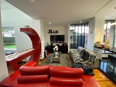 Casa de 3 alcobas en venta en San Jose De Bavaria, Bogotá, 400 m² · foto 2 de 18