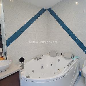 Casa de 4 alcobas en venta en San Jose De Bavaria, Bogotá, 400 m² · foto 13 de 18