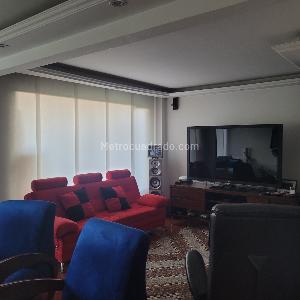 Casa de 4 alcobas en venta en San Jose De Bavaria, Bogotá, 400 m² · foto 2 de 18