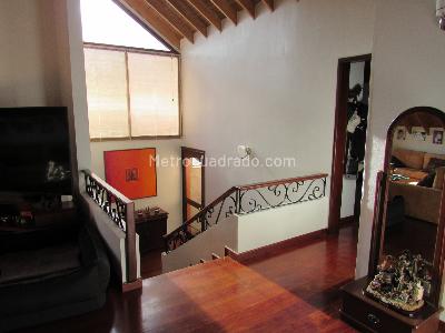 Casa de 4 alcobas en venta en San Jose De Bavaria, Bogotá, 300 m² · foto 3 de 17