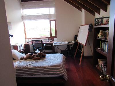 Casa de 4 alcobas en venta en San Jose De Bavaria, Bogotá, 300 m² · foto 4 de 17