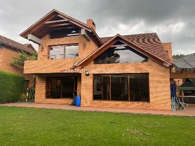Casa de 5 alcobas en venta en San Jose De Bavaria, Bogotá, 420 m² · foto 2 de 20