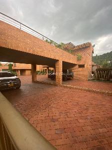 Casa de 5 alcobas en venta en San Jose De Bavaria, Bogotá, 420 m² · foto 16 de 20