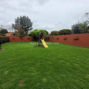 Casa de 4 alcobas en venta en San Jose De Bavaria, Bogotá, 800 m² · foto 5 de 16