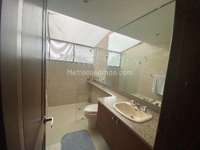 Casa en venta en San Jose De Bavaria, Bogotá · foto 9 de 17