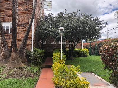 Casa de 4 alcobas en venta en San Jose De Bavaria, Bogotá, 300 m² · foto 3 de 17