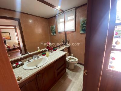 Casa de 4 alcobas en venta en San Jose De Bavaria, Bogotá, 800 m² · foto 2 de 16