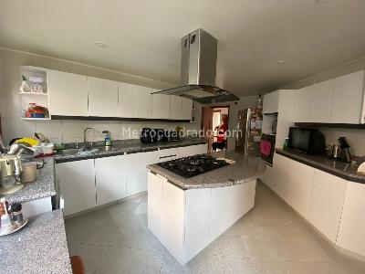 Casa de 4 alcobas en venta en San Jose De Bavaria, Bogotá, 800 m² · foto 9 de 16