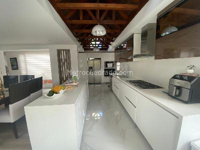 Casa de 4 alcobas en venta en San Jose De Bavaria, Bogotá, 290 m² · foto 3 de 15