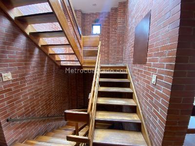 Casa de 4 alcobas en venta en San Jose De Bavaria, Bogotá, 360 m² · foto 3 de 19