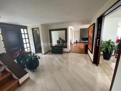Casa de 4 alcobas en venta en San Jose De Bavaria, Bogotá, 400 m² · foto 17 de 18