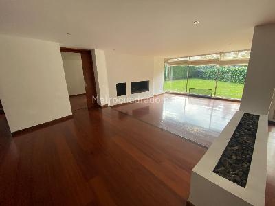 Casa de 5 alcobas en venta en San Jose De Bavaria, Bogotá, 800 m² · foto 3 de 20