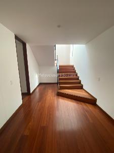 Casa de 5 alcobas en venta en San Jose De Bavaria, Bogotá, 800 m² · foto 5 de 20
