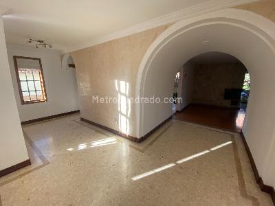 Casa de 4 alcobas en venta en San Jose De Bavaria, Bogotá, 800 m² · foto 3 de 18