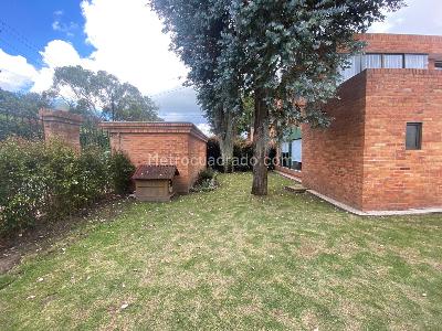 Casa de 4 alcobas en venta en San Jose De Bavaria, Bogotá, 280 m² · foto 2 de 17