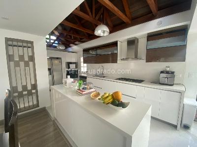 Casa de 4 alcobas en venta en San Jose De Bavaria, Bogotá, 280 m² · foto 6 de 17